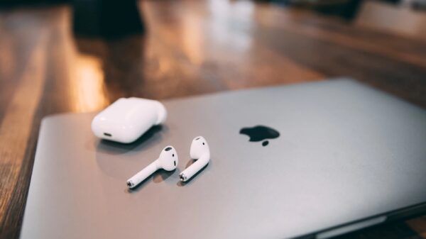 Apple AirPods avec étui de chargement (dernier modèle) - Image 6