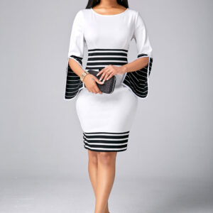 Robe col rond rayée à manches fenduesRobe rayée à manches fendues et col rond Edition 2021