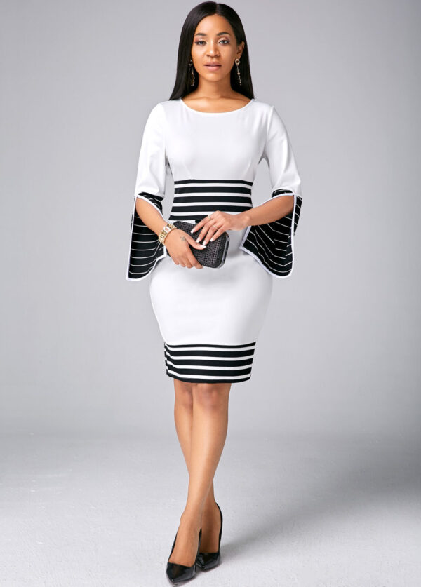 Robe col rond rayée à manches fenduesRobe rayée à manches fendues et col rond Edition 2021