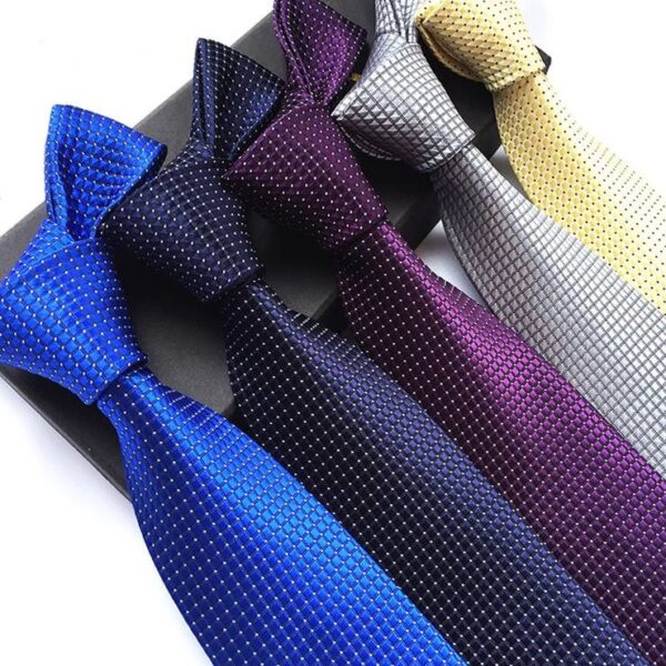 Les hommes européens de la mode nouvelle cravate de 8 cm cravate décontractée en polyester à rayures noires