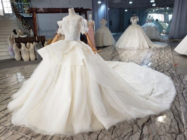La Robe "Phoenix" dernier style robe de mariée à manches longues robe de mariée robe de bal  ** A LOUER ** - Image 2